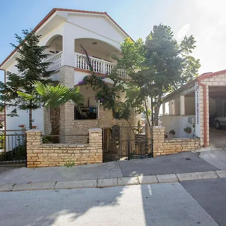 בית הארחה Jaksa