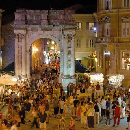 Jaksa 3* Pula